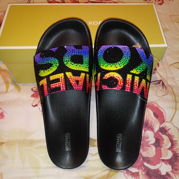 Michael Kors Gilmore Slide - Picture 6 of 6